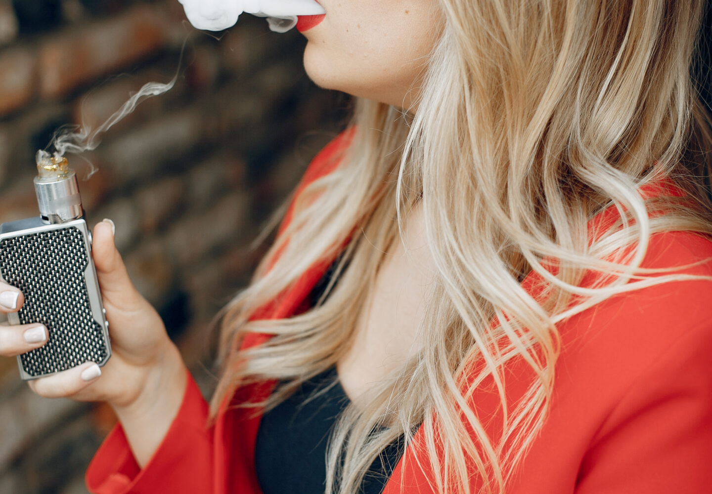 Smoke & Vape Facts 2025 – Trends, Risks & Safe Use